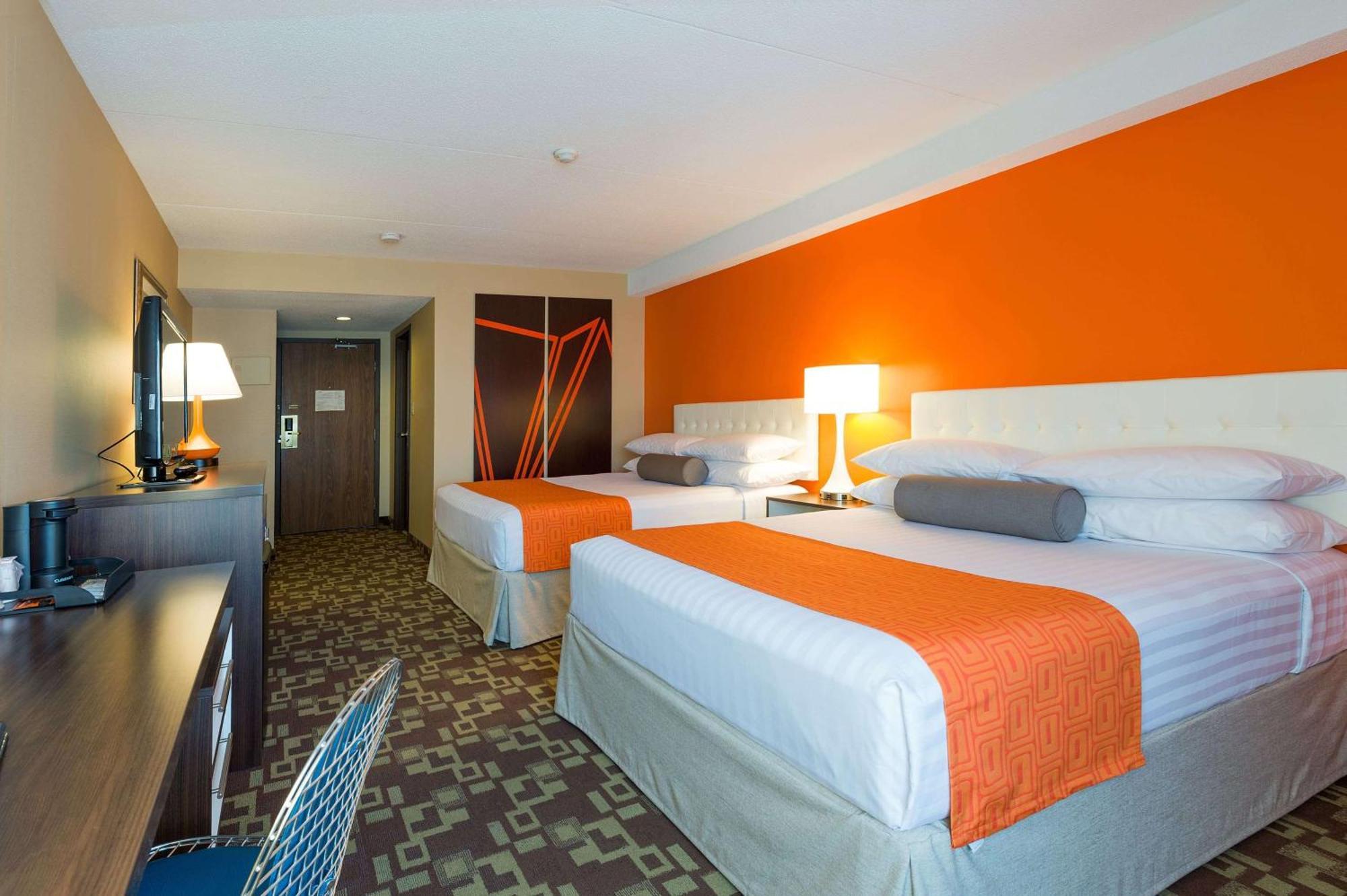 Howard Johnson Plaza By Wyndham By The Falls Niagara Falls Ngoại thất bức ảnh