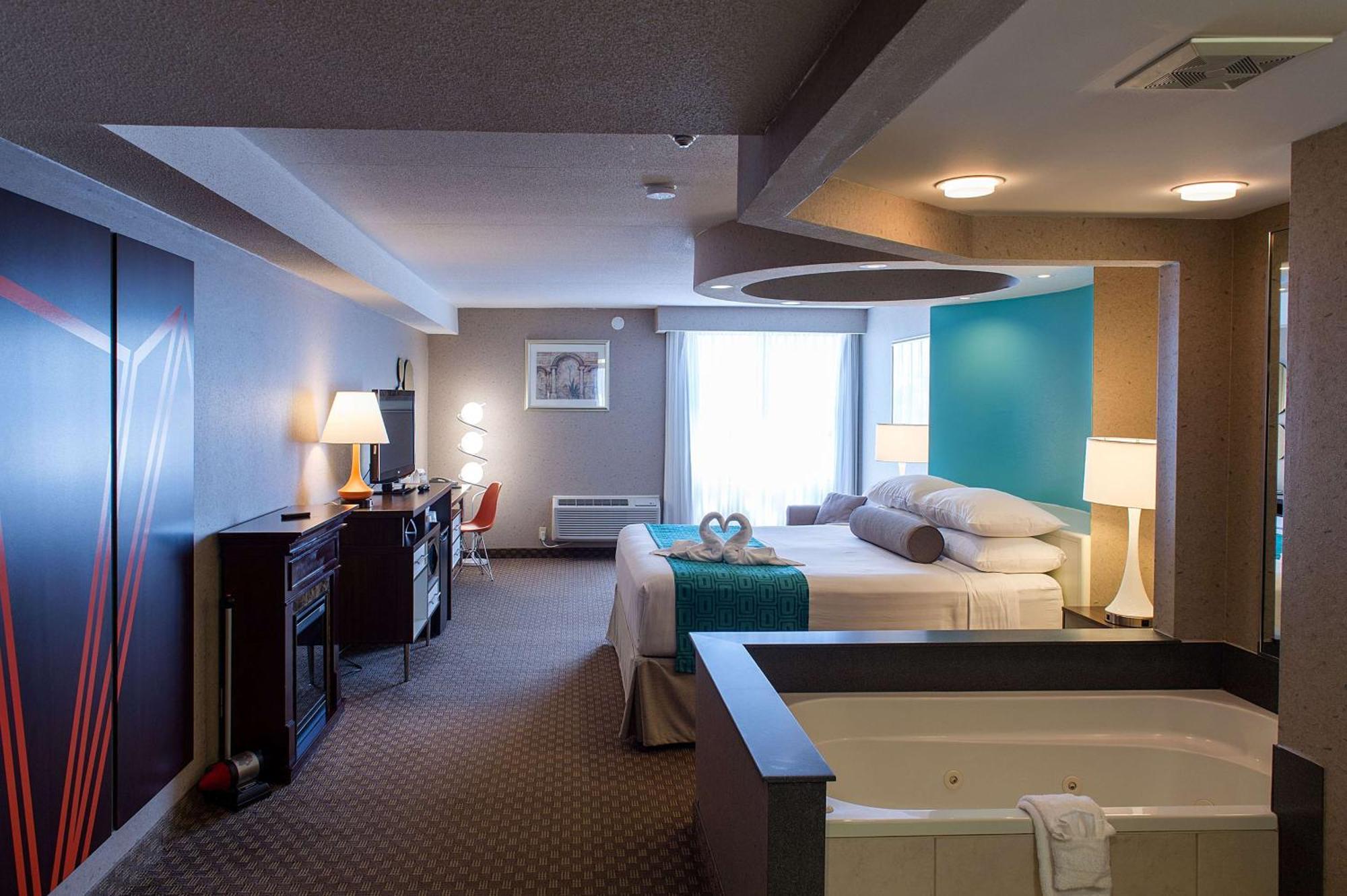 Howard Johnson Plaza By Wyndham By The Falls Niagara Falls Ngoại thất bức ảnh